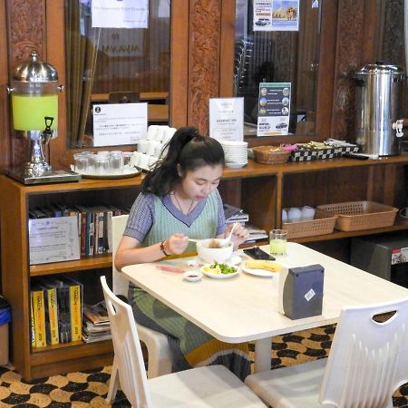 Backpacker Hostel (Adults Only) Янгон Екстер'єр фото
