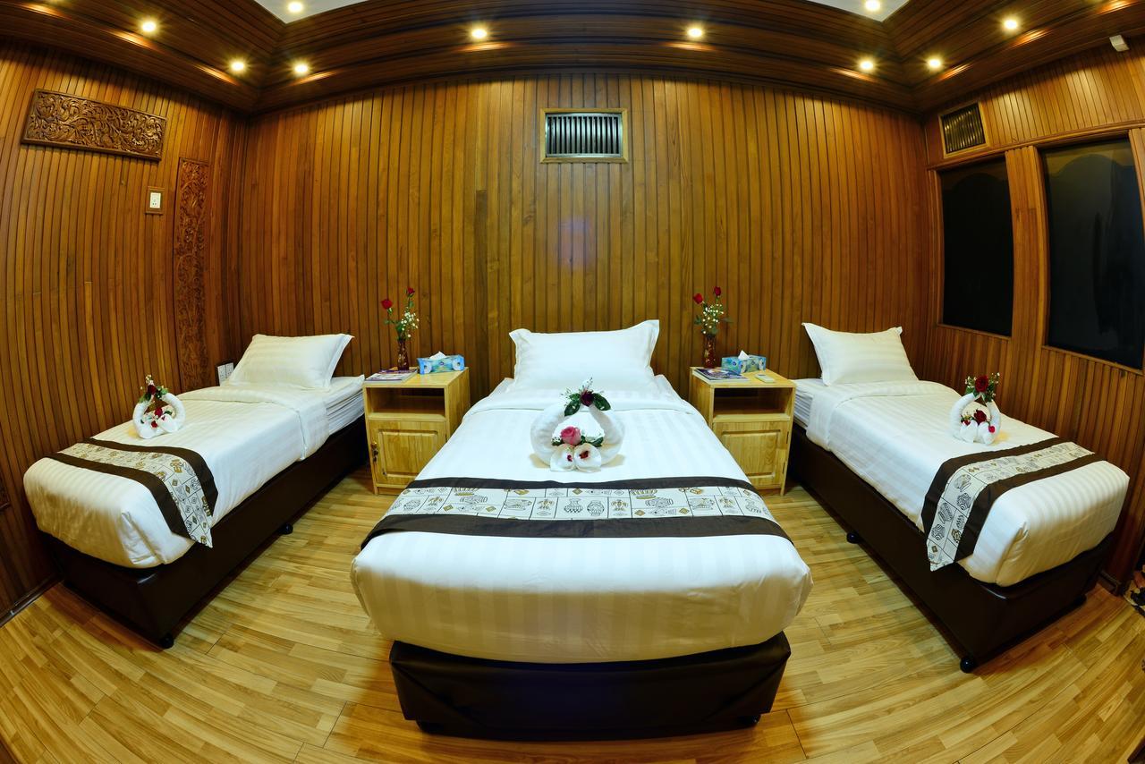 Backpacker Hostel (Adults Only) Янгон Екстер'єр фото