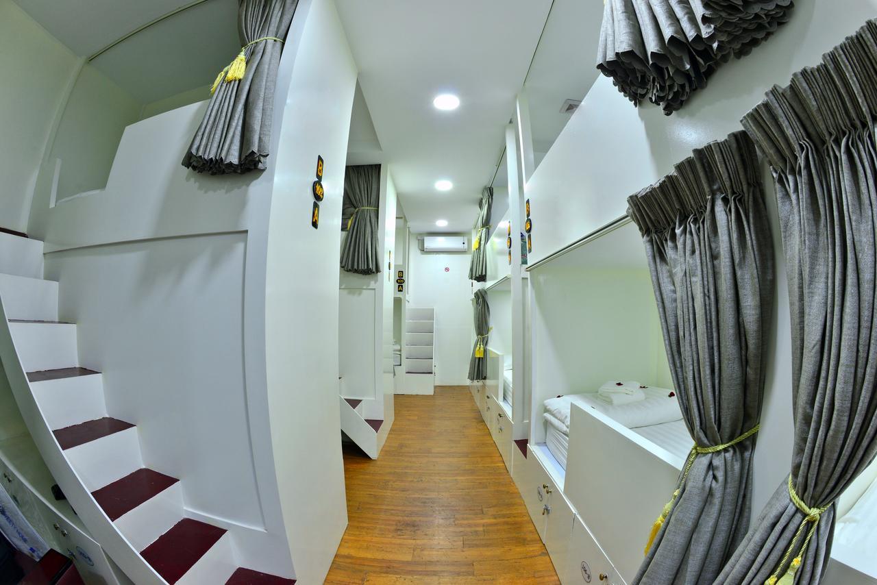 Backpacker Hostel (Adults Only) Янгон Екстер'єр фото