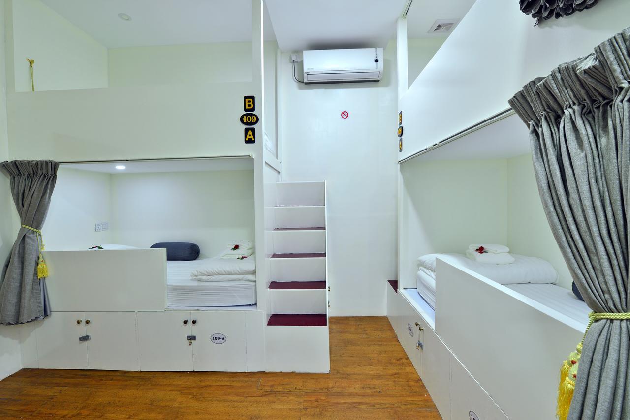 Backpacker Hostel (Adults Only) Янгон Екстер'єр фото