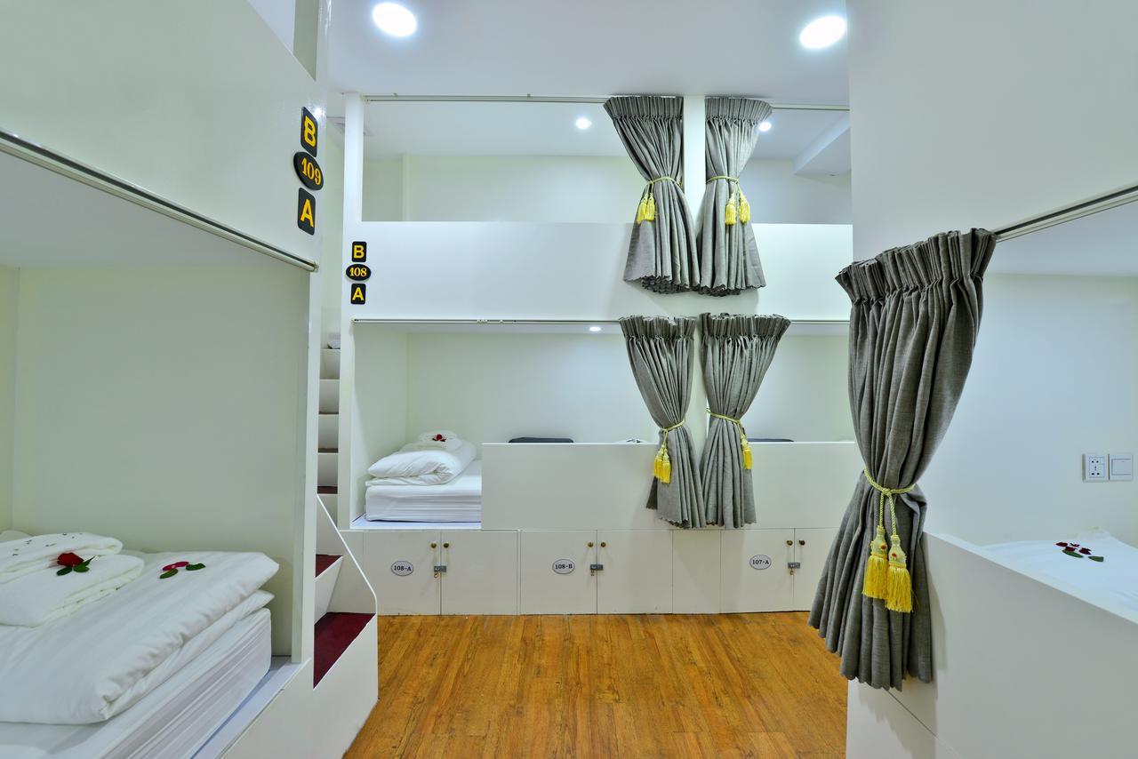 Backpacker Hostel (Adults Only) Янгон Екстер'єр фото