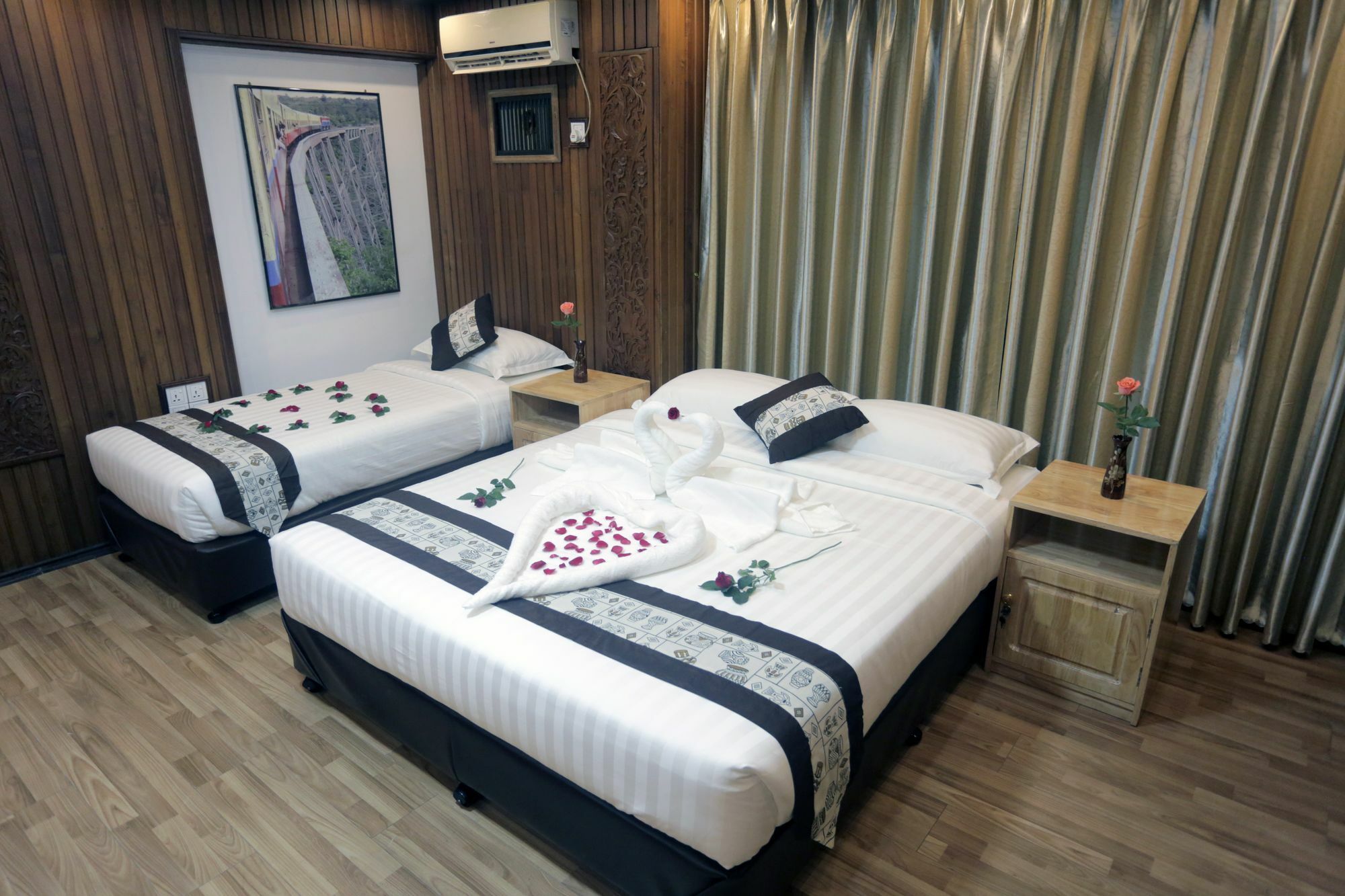 Backpacker Hostel (Adults Only) Янгон Екстер'єр фото