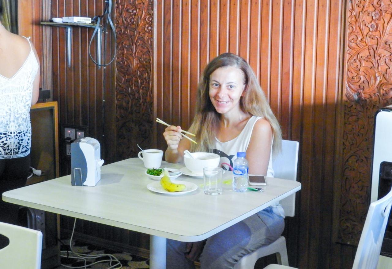 Backpacker Hostel (Adults Only) Янгон Екстер'єр фото